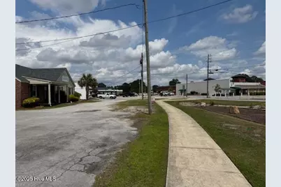 203 W Bayshore Boulevard, Jacksonville, NC 28540 - Photo 9
