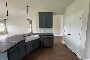 633 Watauga Ln, Aberdeen, NC 28315 - Photo 5