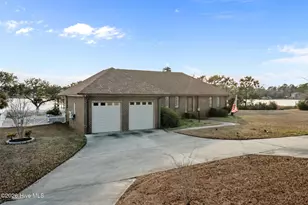 200 Pelican Dr, Newport, NC 28570 - Photo 9