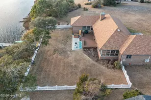200 Pelican Dr, Newport, NC 28570 - Photo 13