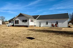 1045 Mascot Ln, Williamston, NC 27892 - Photo 9
