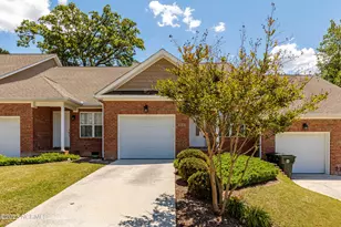 202 Clover Ct, Aberdeen, NC 28315 - Photo 1