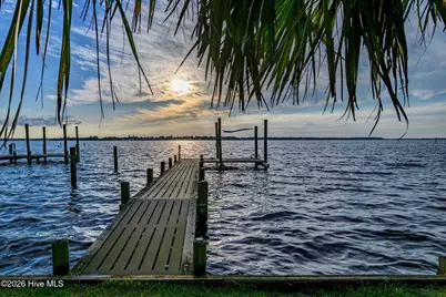 321 Riverside Drive, New Bern, NC 28560 - Photo 9