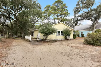 417 E Leonard Street, Southport, NC 28461 - Photo 1