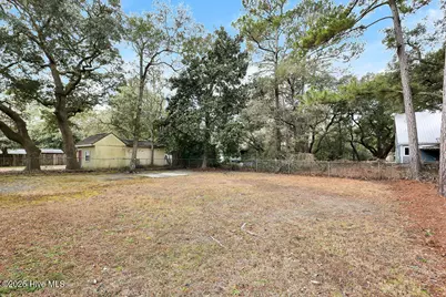 417 E Leonard Street, Southport, NC 28461 - Photo 15