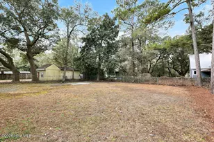 417 E Leonard St, Southport, NC 28461 - Photo 15