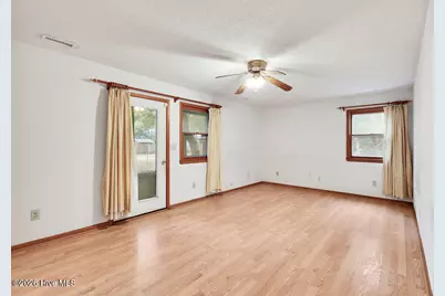 417 E Leonard Street, Southport, NC 28461 - Photo 7