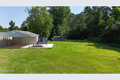 305 E Oak Street, Lake Waccamaw, NC 28450 - Photo 33