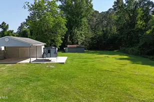 305 E Oak St, Lake Waccamaw, NC 28450 - Photo 33