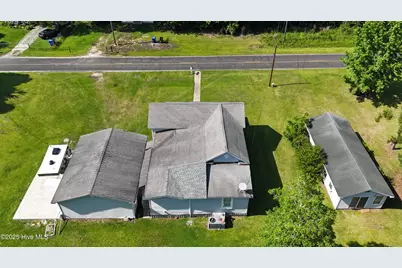 305 E Oak Street, Lake Waccamaw, NC 28450 - Photo 37