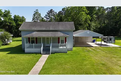 305 E Oak Street, Lake Waccamaw, NC 28450 - Photo 3