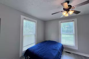 305 E Oak St, Lake Waccamaw, NC 28450 - Photo 21