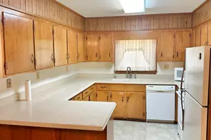201 Pecan Dr, Elizabethtown, NC 28337 - Photo 7