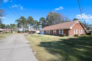 580 Koonce Fork Rd, Richlands, NC 28574 - Photo 3