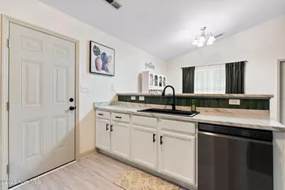 225 Lockwood Court, Hubert, NC 28539 - Photo 15