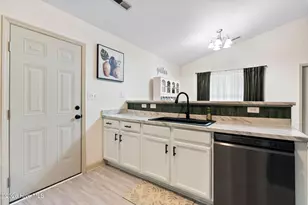 225 Lockwood Ct, Hubert, NC 28539 - Photo 15