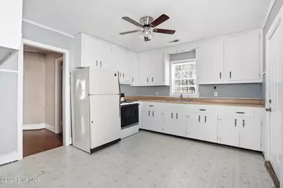 205 N Thompson Street, Whiteville, NC 28472 - Photo 15