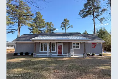 561 Singletary Avenue, Elizabethtown, NC 28337 - Photo 1