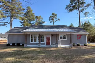 561 Singletary Ave, Elizabethtown, NC 28337 - Photo 1