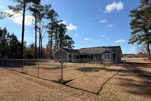 561 Singletary Ave, Elizabethtown, NC 28337 - Photo 5