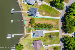 527 Chadwick Shores Dr, Sneads Ferry, NC 28460 - Photo 1