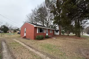 311 W Fremont St, Burgaw, NC 28425 - Photo 9