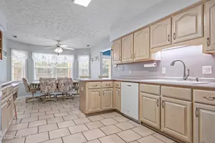 303 Pine Knoll Cir, Pine Knoll Shores, NC 28512 - Photo 9
