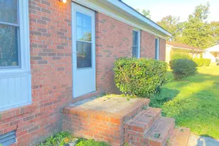 1405 Mockingbird Ln, New Bern, NC 28562 - Photo 9