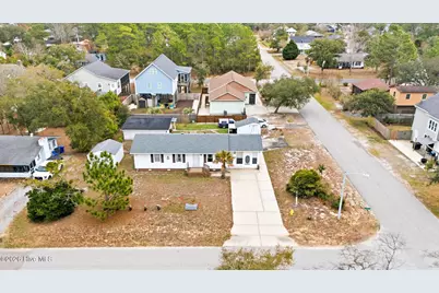 304 NE 50th Street, Oak Island, NC 28465 - Photo 5