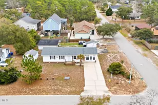 304 NE 50th St, Oak Island, NC 28465 - Photo 5