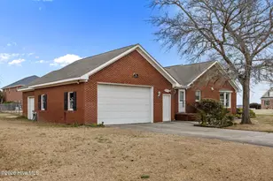 1601 River Bluff Rd, Morehead City, NC 28557 - Photo 45