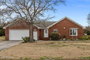 1601 River Bluff Rd, Morehead City, NC 28557 - Photo 35