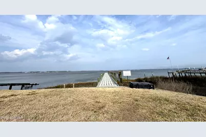 1601 River Bluff Road, Morehead City, NC 28557 - Photo 27