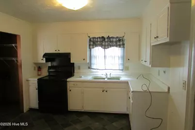 8401 Boykin Bridge Road, Clinton, NC 28328 - Photo 9