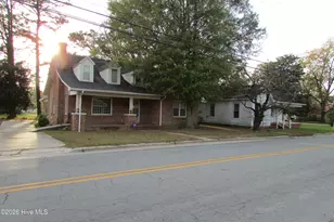 803 McKoy St, Clinton, NC 28328 - Photo 1