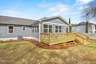 322 NE 57th St, Oak Island, NC 28465 - Photo 35