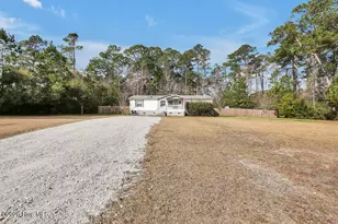 132 Holiday Dr, Hampstead, NC 28443 - Photo 3