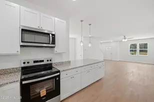 308 S Vann St, Burgaw, NC 28425 - Photo 13
