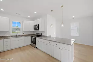 706 W Hayes St, Burgaw, NC 28425 - Photo 13