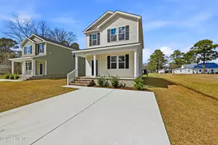 708 W Hayes St, Burgaw, NC 28425 - Photo 3