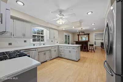 327 Plantation Drive, New Bern, NC 28562 - Photo 15