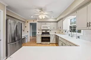 327 Plantation Dr, New Bern, NC 28562 - Photo 17