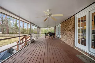 327 Plantation Dr, New Bern, NC 28562 - Photo 7