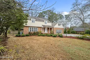 327 Plantation Dr, New Bern, NC 28562 - Photo 3