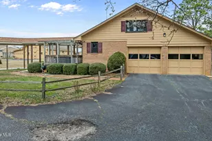 303 N Lincoln St, Benson, NC 27504 - Photo 5