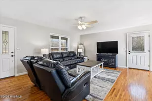 525 W Edwards St, Princeton, NC 27569 - Photo 3