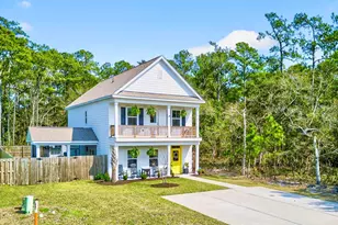 1212 N Caswell Ave, Southport, NC 28461 - Photo 1