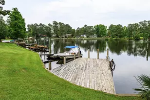 302 Plantation Dr, New Bern, NC 28562 - Photo 5