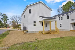 711 W Hayes St, Burgaw, NC 28425 - Photo 33