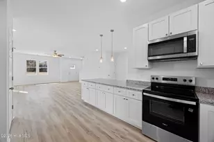 310 S Vann St, Burgaw, NC 28425 - Photo 13